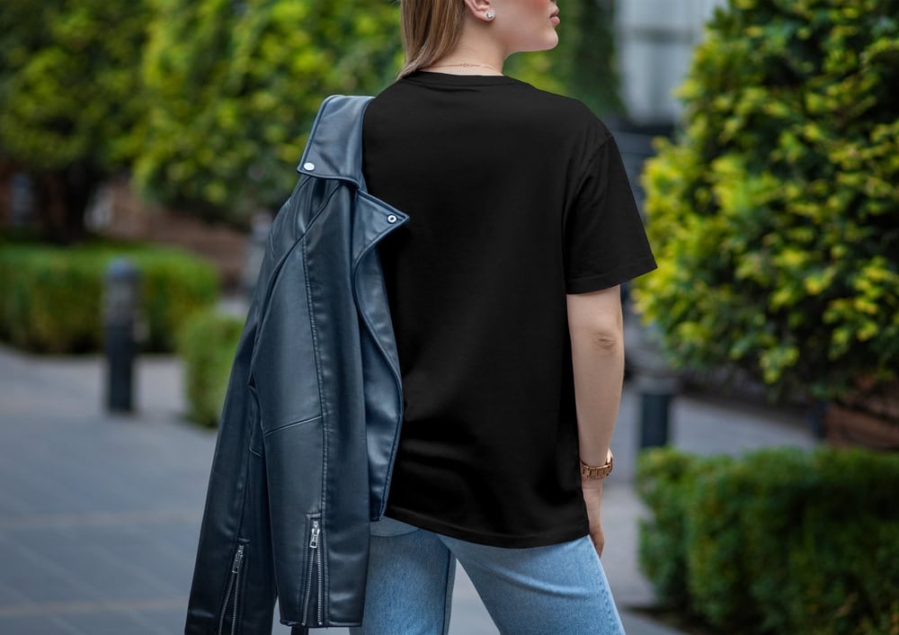 แฟชั่นเปลี่ยนฤดู! เสื้อคอกลม และเสื้อแจ็คเก็ต ใส่ชิคได้ทั้งหน้าร้อน หรือรับลมหนาว